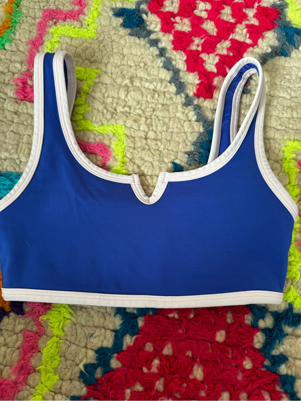 Form Scoop V-Notch Sports Bra Royal Blue White Trim XS - Picture 2 of 5